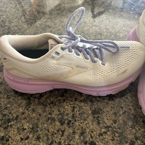 Brook’s ghost shoe